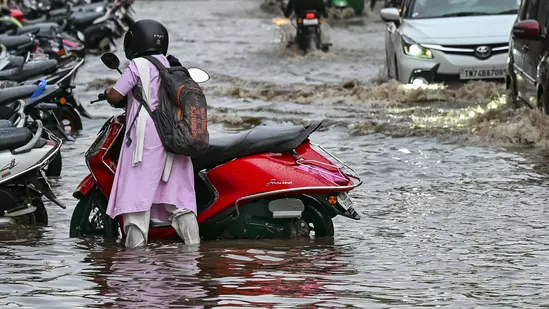 Kerala में भारी बारिश आईएमडी ने आज 6 जिलों में ऑरेंज अलर्ट जारी Kerala में भारी बारिश आईएमडी ने आज 6 जिलों में ऑरेंज अलर्ट जारी