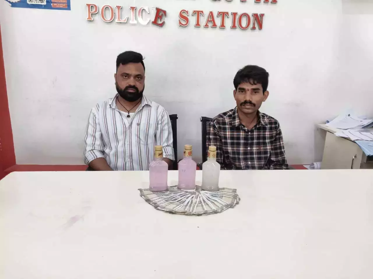 जगदगिरिगुट्टा PS SI भ्रष्टाचार मामले में गिरफ्तार जगदगिरिगुट्टा PS SI भ्रष्टाचार मामले में गिरफ्तार