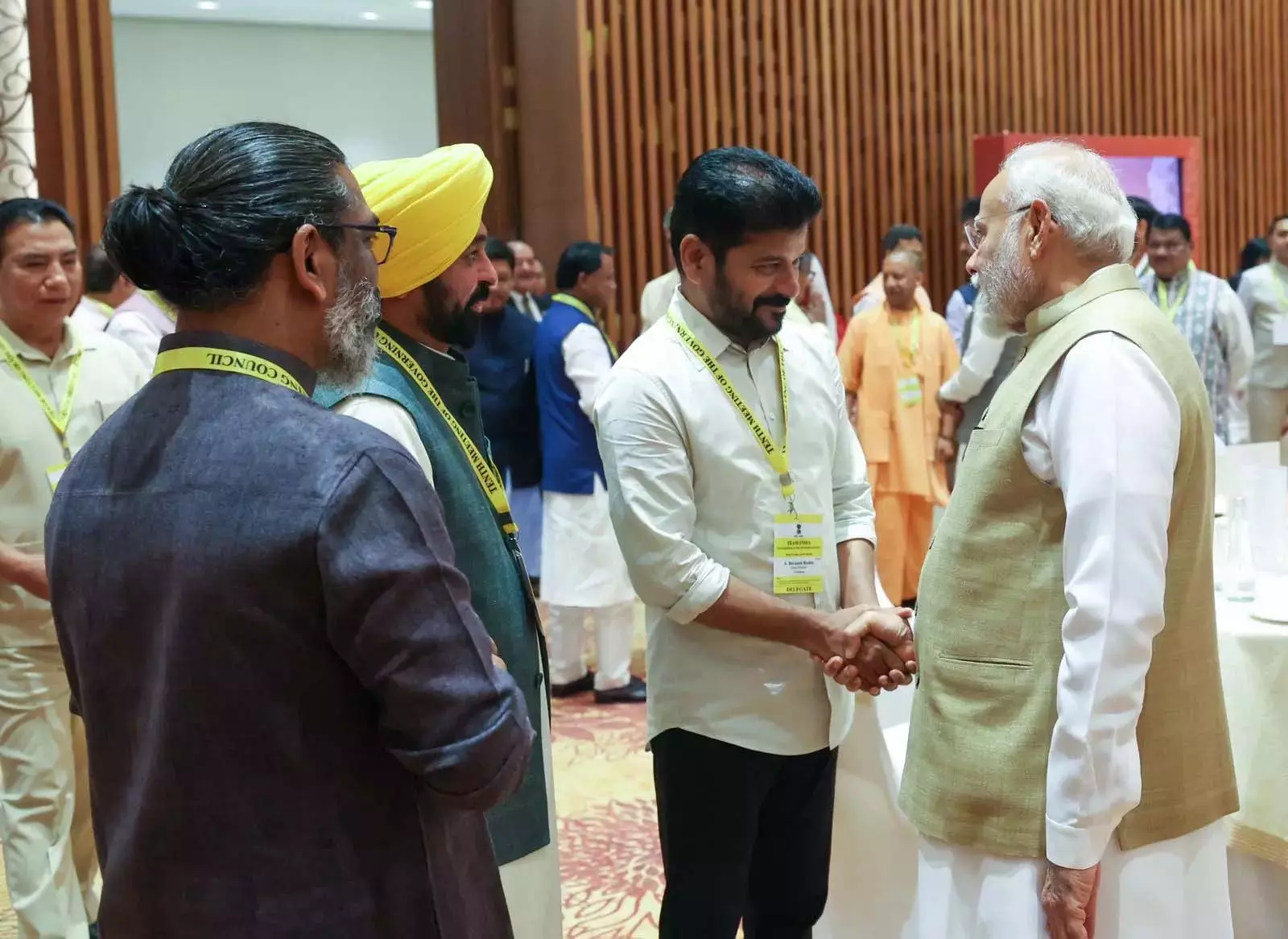 Revanth ने मोदी से महानगरों में शहरी विकास के लिए टास्क फोर्स गठित करने का आग्रह किया Revanth ने मोदी से महानगरों में शहरी विकास के लिए टास्क फोर्स गठित करने का आग्रह किया
