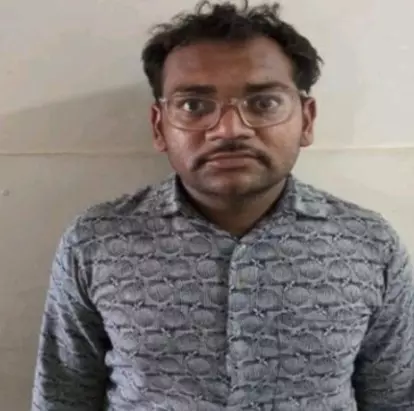 पाकिस्तान के लिए जासूसी करने के आरोप में Gujarat का व्यक्ति गिरफ्तार पाकिस्तान के लिए जासूसी करने के आरोप में Gujarat का व्यक्ति गिरफ्तार