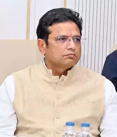 मुख्यमंत्री का नाम राजनीतिक द्वेष से चुना गया: Sridhar Babu मुख्यमंत्री का नाम राजनीतिक द्वेष से चुना गया: Sridhar Babu