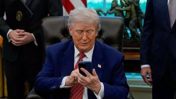 ट्रम्प के 25% टैरिफ के बावजूद, भारत में बने iPhones की कीमत अभी भी अमेरिका में बने iPhones से कम होगी ट्रम्प के 25% टैरिफ के बावजूद, भारत में बने iPhones की कीमत अभी भी अमेरिका में बने iPhones से कम होगी