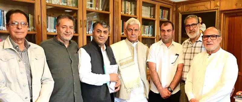 KCCI ने व्यापारियों को केंद्र के राहत पैकेज के लिए एलजी सिन्हा से हस्तक्षेप की मांग की KCCI ने व्यापारियों को केंद्र के राहत पैकेज के लिए एलजी सिन्हा से हस्तक्षेप की मांग की