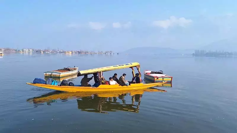 J&K में बारिश और तेज़ हवाओं के पूर्वानुमान से लू से राहत मिलने की उम्मीद J&K में बारिश और तेज़ हवाओं के पूर्वानुमान से लू से राहत मिलने की उम्मीद