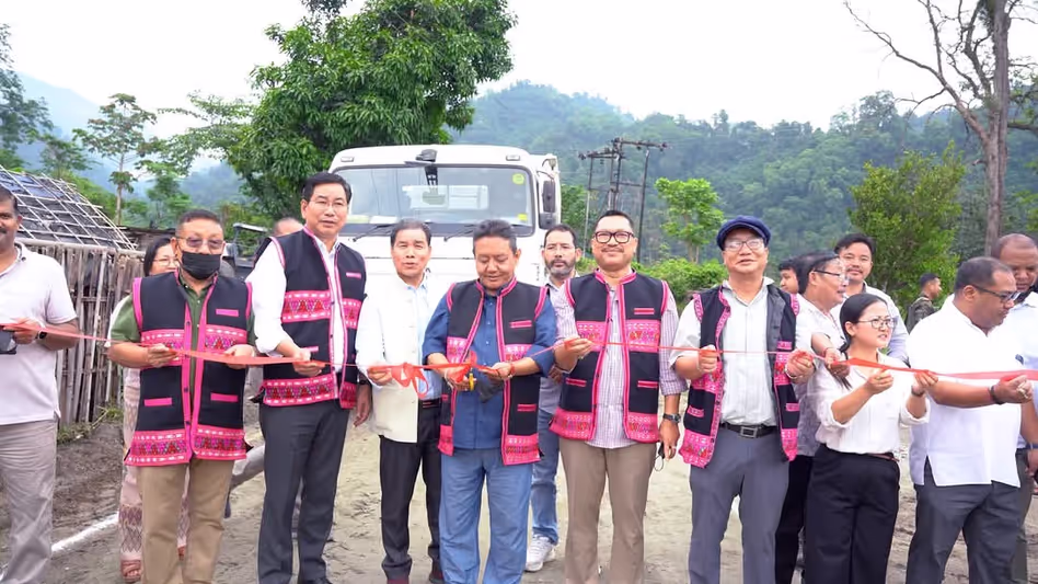 Arunachal ने लियागो गांव में पहली एफडीआर सड़क परियोजना शुरू Arunachal ने लियागो गांव में पहली एफडीआर सड़क परियोजना शुरू