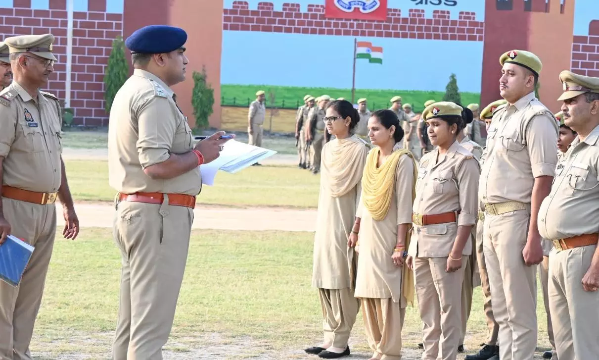 Bareilly: SSP अनुराग आर्य ने परेड का निरीक्षण किया Bareilly: SSP अनुराग आर्य ने परेड का निरीक्षण किया