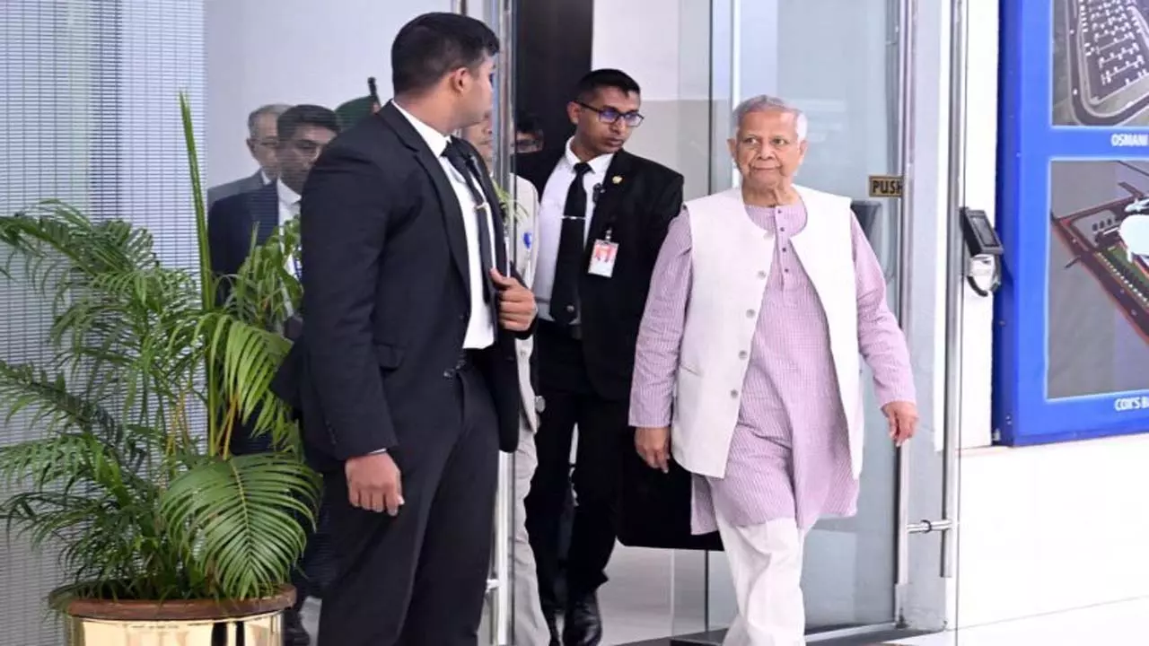 Bangladesh : पार्टियों ने यूनुस से चुनाव के लिए रोडमैप घोषित करने का किया आग्रह Bangladesh : पार्टियों ने यूनुस से चुनाव के लिए रोडमैप घोषित करने का किया आग्रह