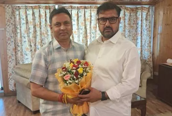 Jammu: विधायक डॉ. भारत भूषण ने मंत्री सतीश शर्मा से मुलाकात की Jammu: विधायक डॉ. भारत भूषण ने मंत्री सतीश शर्मा से मुलाकात की