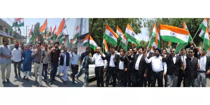 हाईकोर्ट बार एसोसिएशन और BJP नेताओं ने निकाली तिरंगा रैली हाईकोर्ट बार एसोसिएशन और BJP नेताओं ने निकाली तिरंगा रैली