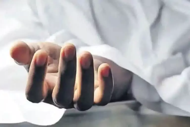 Unnao: सिपाही की रहस्यमयी मौत, दोस्तों संग पार्टी के बाद सुबह मिला शव Unnao: सिपाही की रहस्यमयी मौत, दोस्तों संग पार्टी के बाद सुबह मिला शव