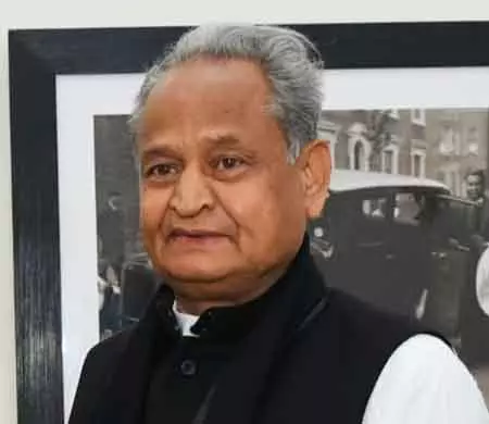 बजरी माफिया द्वारा व्यक्ति पर हमला करने के बाद Ashok Gehlot ने राजस्थान सरकार की आलोचना की बजरी माफिया द्वारा व्यक्ति पर हमला करने के बाद Ashok Gehlot ने राजस्थान सरकार की आलोचना की