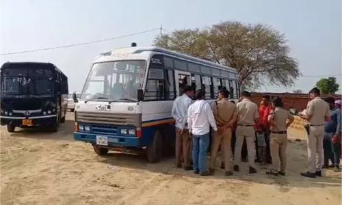 Haryana : ईंट भट्ठों पर पुलिस की छापेमारी, मौके से 60 गिरफ्तार Haryana : ईंट भट्ठों पर पुलिस की छापेमारी, मौके से 60 गिरफ्तार