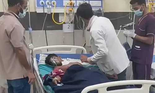 कैटरिंग कर्मचारी की हत्या की कोशिश, कुल्हाड़ी से हमला