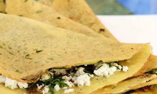 Recipe: बनाने में बहुत आसान और खाने में बहुत स्वादिष्ट मूंग चीला Recipe: बनाने में बहुत आसान और खाने में बहुत स्वादिष्ट मूंग चीला