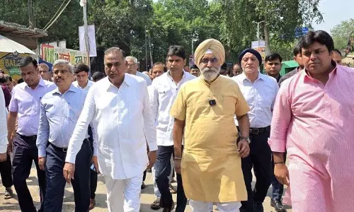 महापौर, दक्षिण दिल्ली के सांसद ने तुगलकाबाद गांव का दौरा किया