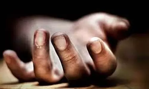 Tamil Nadu : सॉफ्टवेयर इंजीनियर ने शॉपिंग मॉल की मंजिल से कूदकर आत्महत्या कर ली Tamil Nadu : सॉफ्टवेयर इंजीनियर ने शॉपिंग मॉल की मंजिल से कूदकर आत्महत्या कर ली