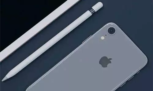 ट्रंप के टैरिफ के बावजूद भारत में बने iPhone सस्ते रहेंगे: GTRI रिपोर्ट ट्रंप के टैरिफ के बावजूद भारत में बने iPhone सस्ते रहेंगे: GTRI रिपोर्ट
