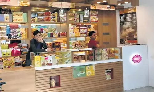 कराची बेकरी दुकानों पर पहचान का संकट