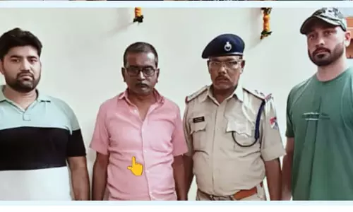 मध्य रेलवे ने मलकापुर PRS पर दलाली रैकेट का भंडाफोड़ किया