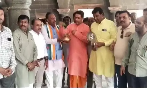 Indore : कैबिनेट बैठक के बाद कांग्रेस ने किया विरोध प्रदर्शन, राजवाड़ा का किया शुद्धिकरण