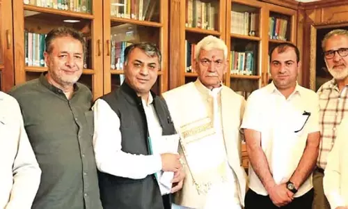 KCCI प्रतिनिधिमंडल ने एलजी मनोज सिन्हा से आर्थिक पुनरुद्धार उपायों की मांग की