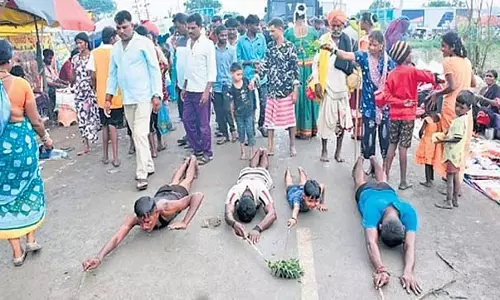 चोरी करने वालों के लिए देवी का आशीर्वाद: गडग के दुर्गम्मा मंदिर में विशेष उत्सव चोरी करने वालों के लिए देवी का आशीर्वाद: गडग के दुर्गम्मा मंदिर में विशेष उत्सव