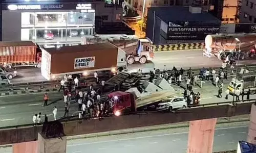 हेब्बल फ्लाईओवर पर सीरियल हादसा; एक की मौत, दो घायल हेब्बल फ्लाईओवर पर सीरियल हादसा; एक की मौत, दो घायल