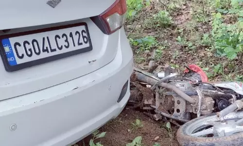 दंपति को तेज रफ्तार कार ने रौंदा, एक की हालत नाजुक
