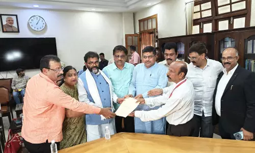 हमले का प्रयास: धोखेबाज नारायणस्वामी ने स्पीकर के खिलाफ शिकायत दर्ज कराई हमले का प्रयास: धोखेबाज नारायणस्वामी ने स्पीकर के खिलाफ शिकायत दर्ज कराई