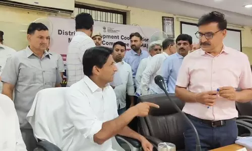Haryana : आयोजन स्थल पर स्वागत न होने से नाराज दीपेंद्र ने रोहतक डीसी को फटकार लगाई Haryana : आयोजन स्थल पर स्वागत न होने से नाराज दीपेंद्र ने रोहतक डीसी को फटकार लगाई