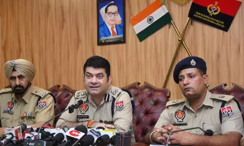 EWS कॉलोनी में सुबह-सुबह छापेमारी में महिला समेत पांच लोग ड्रग्स के साथ गिरफ्तार