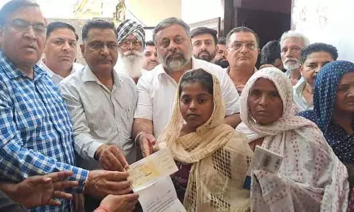 Ludhiana: शराब की दुकान के दो सेल्समैन पुलिस के शिकंजे में, दुकान सील