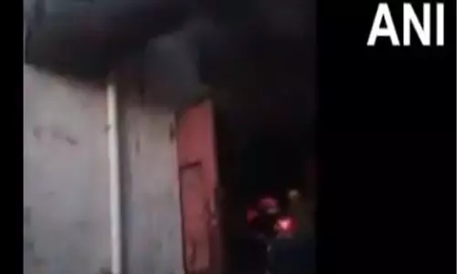 Delhi: DSIDC इलाके में फैक्ट्री में लगी आग, कोई हताहत नहीं Delhi: DSIDC इलाके में फैक्ट्री में लगी आग, कोई हताहत नहीं