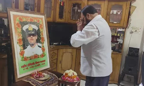 Assam के मंत्री ने लेफ्टिनेंट नरवाल के परिवार से मुलाकात की