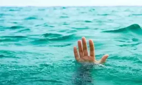 Tamil Nadu: डूबते दोस्त को बचाने की कोशिश में लड़का और दोनों की मौत Tamil Nadu: डूबते दोस्त को बचाने की कोशिश में लड़का और दोनों की मौत