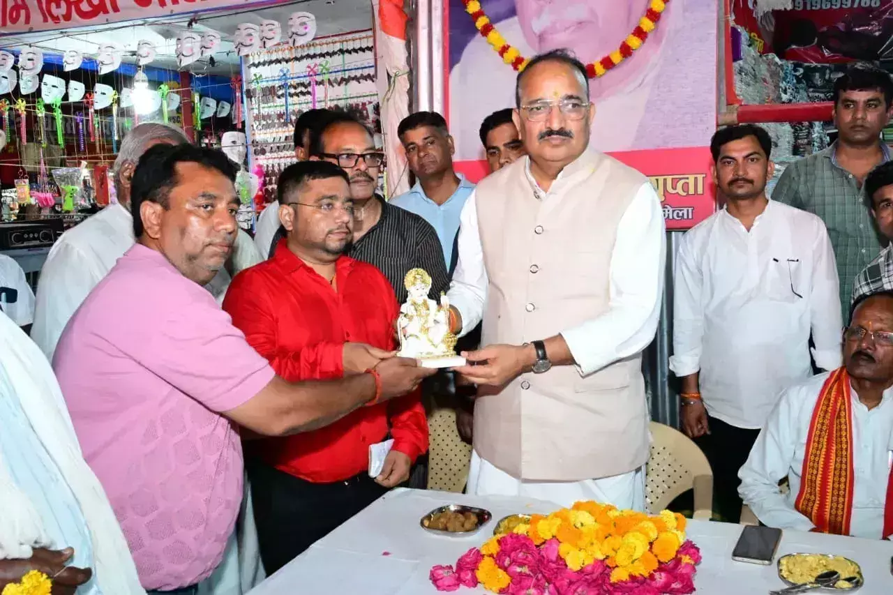 Rae Bareli: मंत्री दिनेश प्रताप सिंह ने किया मेले का उद्घाटन, जश्न का माहौल