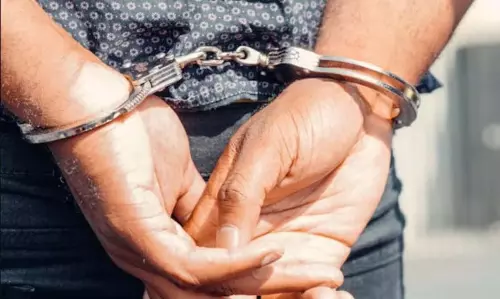 ओडिशा सतर्कता विभाग ने भारी मात्रा में DA रखने वाले JE को गिरफ्तार किया ओडिशा सतर्कता विभाग ने भारी मात्रा में DA रखने वाले JE को गिरफ्तार किया