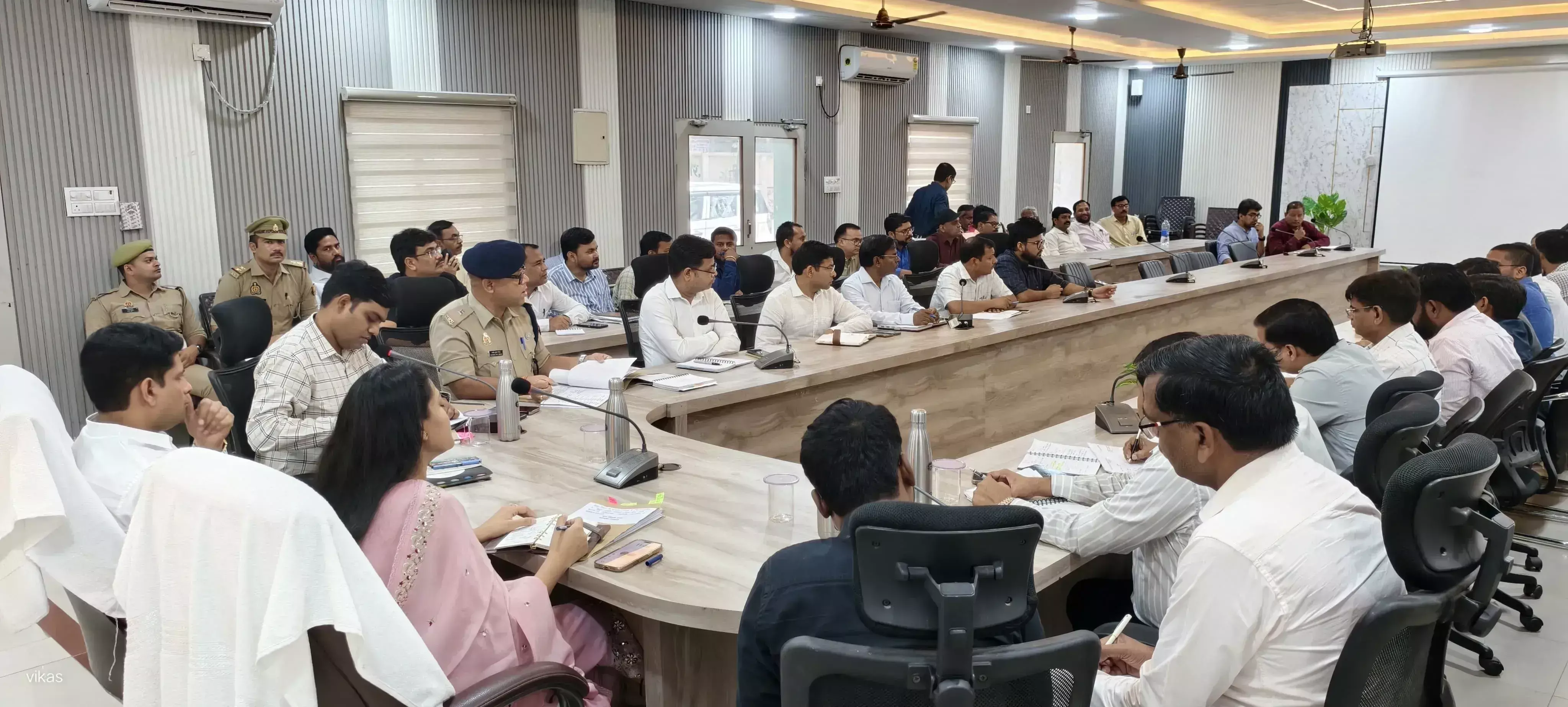 Raebareli: हर स्थिति से निपटने को तैयार रहें प्रशासन, जिलाधिकारी हर्षिता माथुर का आदेश Raebareli: हर स्थिति से निपटने को तैयार रहें प्रशासन, जिलाधिकारी हर्षिता माथुर का आदेश
