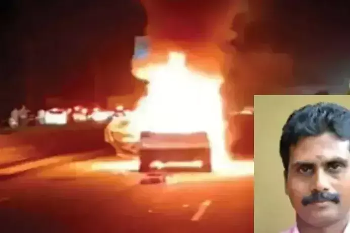 Thrissur में कार में आग लगने से ठीक पहले 18 साल बाद जन्मे जुड़वा बच्चों को बचाया गया Thrissur में कार में आग लगने से ठीक पहले 18 साल बाद जन्मे जुड़वा बच्चों को बचाया गया