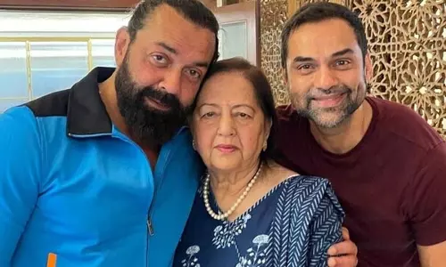 देओल परिवार की फोटो पर फैंस का प्यार देओल परिवार की फोटो पर फैंस का प्यार
