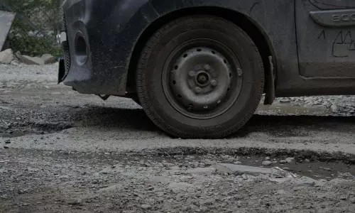 Baramulla: खराब सड़क पर कार्रवाई की मांग