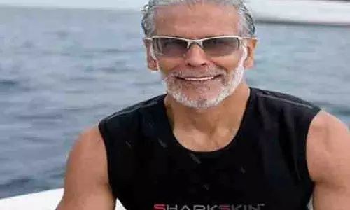 Milind Soman ने मालदीव में कुछ स्कूबा और योग सत्रों के साथ खुद को तरोताजा किया