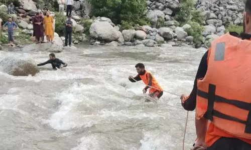 Srinagar: घाटी में जल दुर्घटनाओं का आंकड़ा बढ़ा Srinagar: घाटी में जल दुर्घटनाओं का आंकड़ा बढ़ा