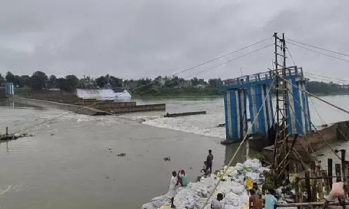 Bengal: अत्रेयी नदी पर बांध टूटने के बाद छह इंजीनियर निलंबित, एक गिरफ्तार