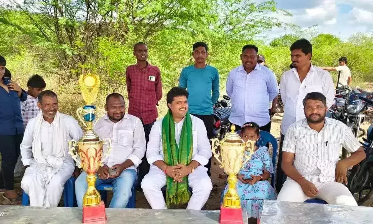 Andhra: एर्रागड्डा कॉलोनी ने गिरिजन क्रिकेट टूर्नामेंट जीता