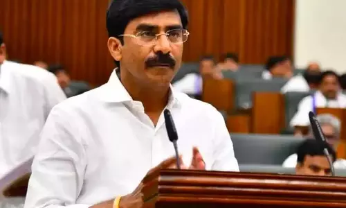 पूर्व YSRC विधायक रामिरेड्डी पुलिस के समक्ष पेश हुए पूर्व YSRC विधायक रामिरेड्डी पुलिस के समक्ष पेश हुए