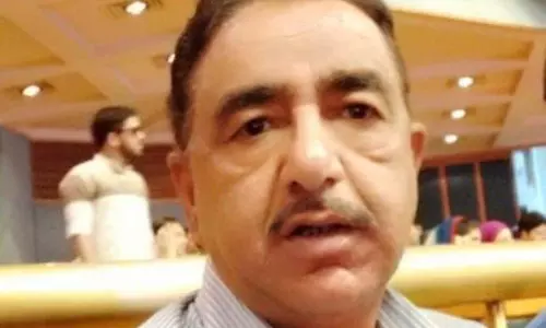 Srinagar: सूचना विभाग ने पूर्व अधिकारी को किया नमन Srinagar: सूचना विभाग ने पूर्व अधिकारी को किया नमन