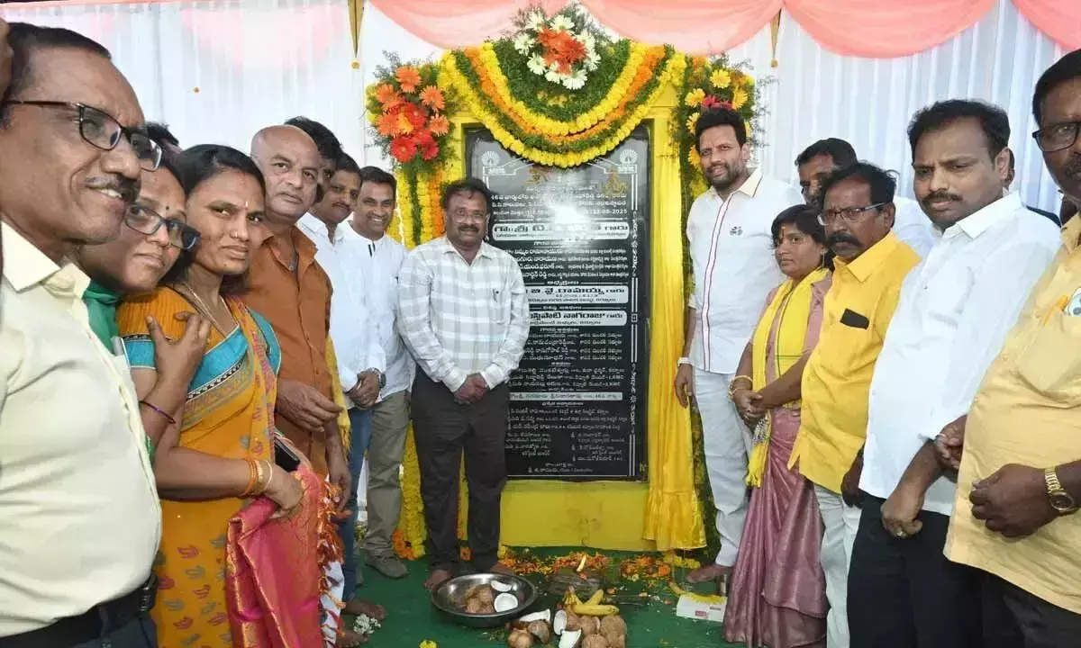 Andhra: मंत्री भारत ने कुरनूल में 12.3 करोड़ रुपये की परियोजनाओं का शुभारंभ किया