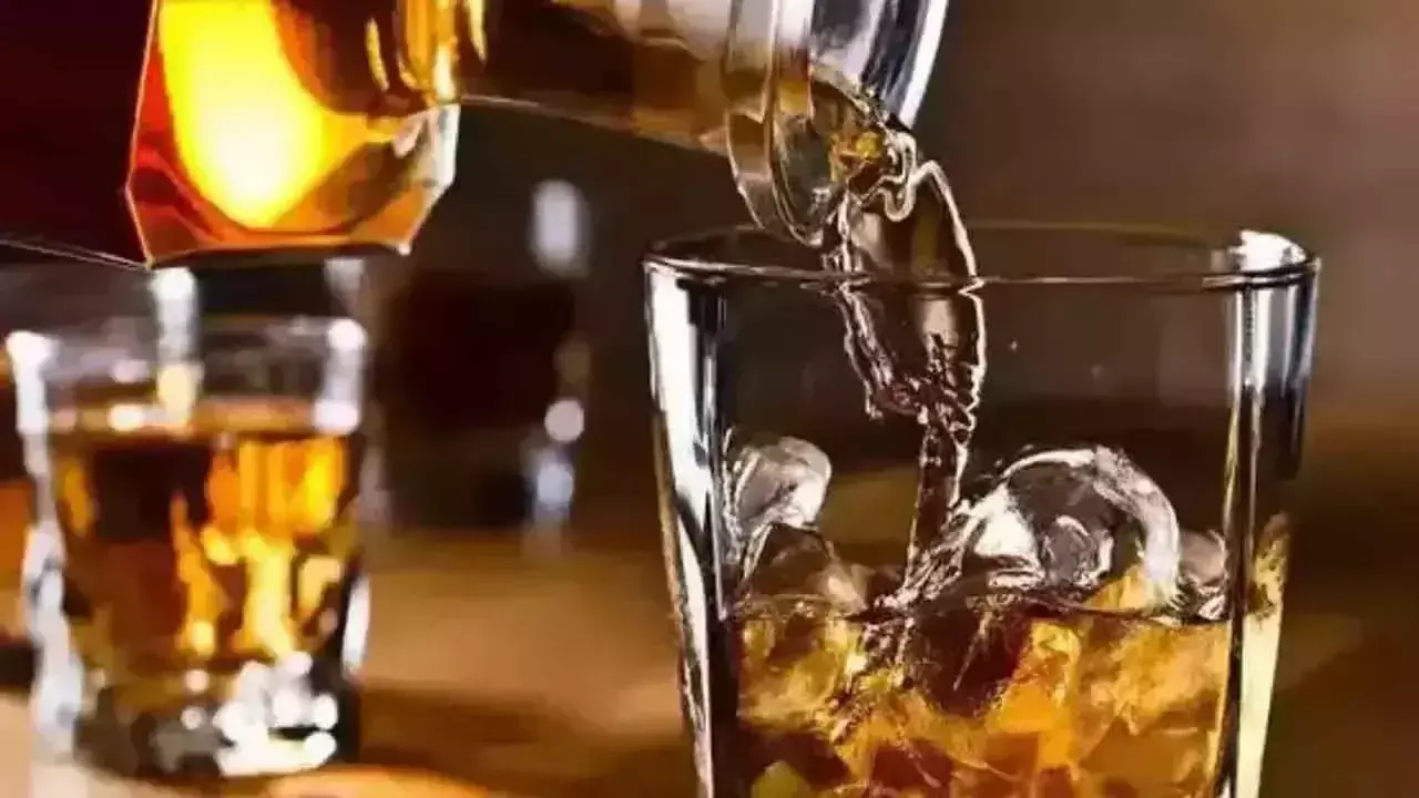 Andhra: शराब की दुकानों और बार के लिए विशेष टीमों द्वारा बनाए गए नियम Andhra: शराब की दुकानों और बार के लिए विशेष टीमों द्वारा बनाए गए नियम