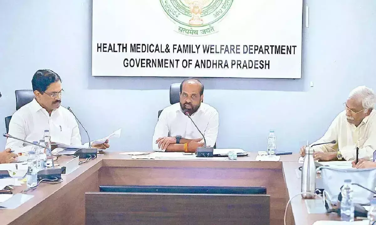 Andhra: स्वास्थ्य मंत्री ने मौसमी बीमारियों से निपटने के लिए समन्वित प्रयास का आह्वान किया Andhra: स्वास्थ्य मंत्री ने मौसमी बीमारियों से निपटने के लिए समन्वित प्रयास का आह्वान किया